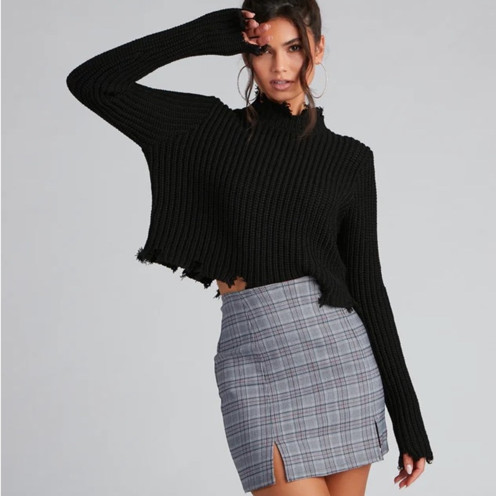 LIKE NEW WINDSOR Major Destruction Cropped Knit Sweater